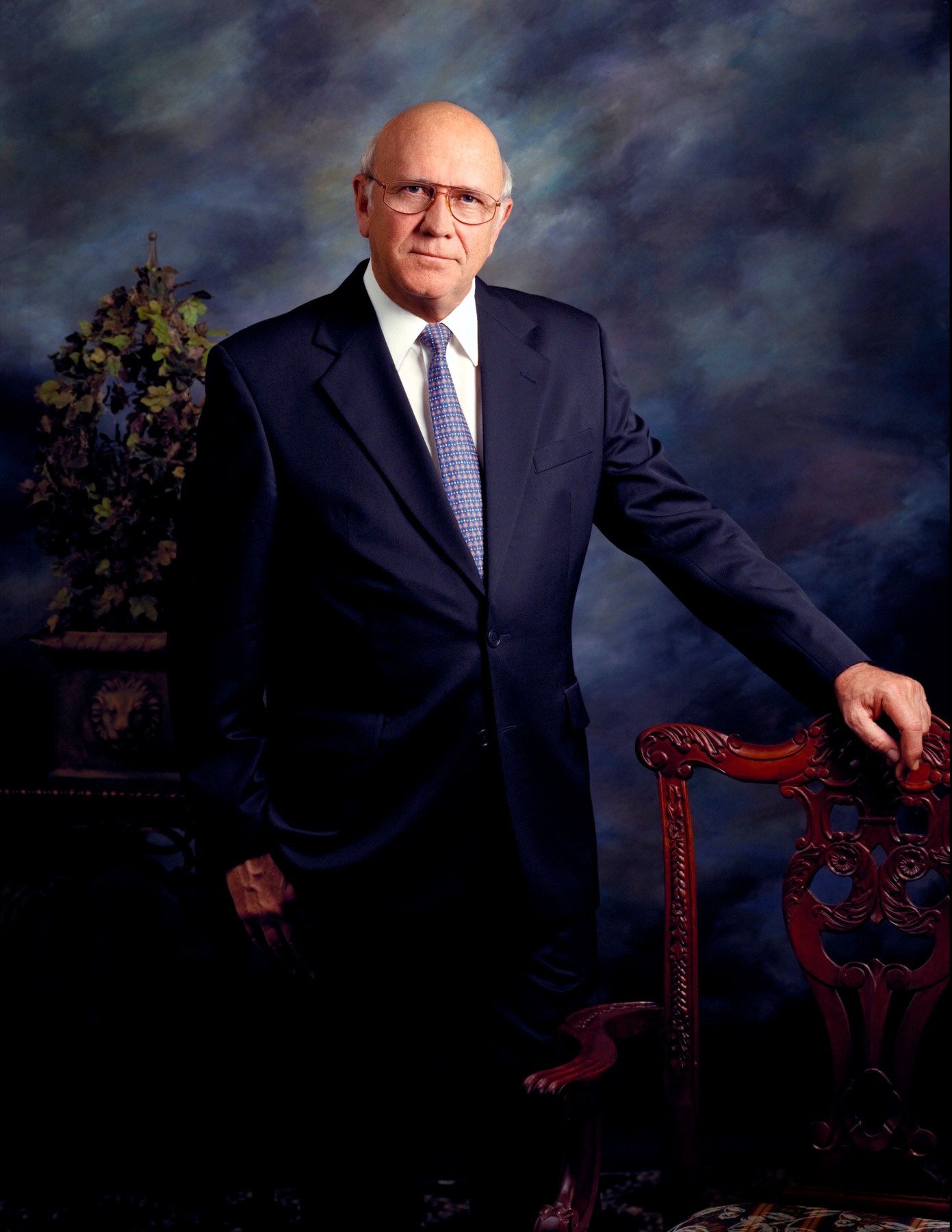 Formal portrait of F. W. de Klerk